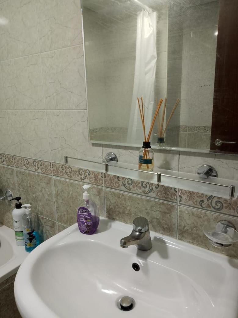 Top House Hostel Абу-Даби Экстерьер фото